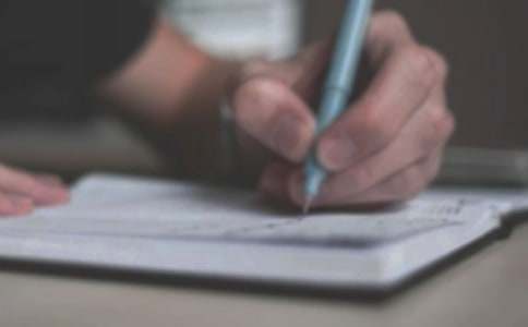 我学会了谦让的四年级作文