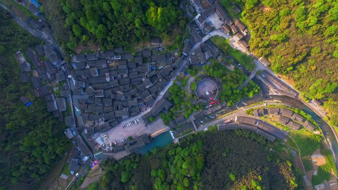 矮寨不矮时代标高 到矮寨奇观旅游区观光，